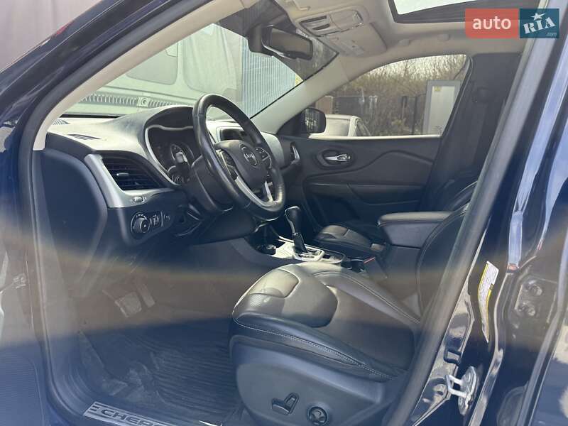 Внедорожник / Кроссовер Jeep Cherokee 2015 в Львове