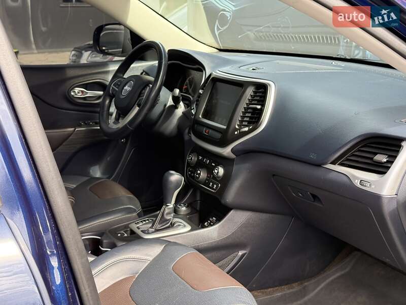Внедорожник / Кроссовер Jeep Cherokee 2015 в Львове