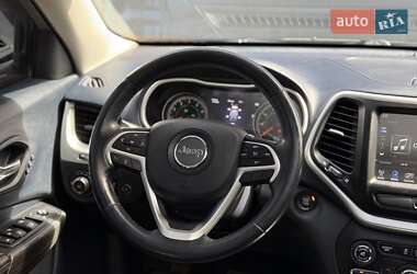 Внедорожник / Кроссовер Jeep Cherokee 2015 в 