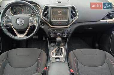 Внедорожник / Кроссовер Jeep Cherokee 2016 в 