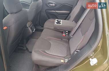 Внедорожник / Кроссовер Jeep Cherokee 2016 в 