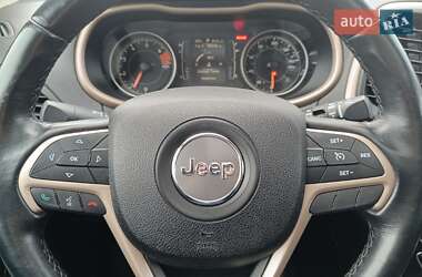 Внедорожник / Кроссовер Jeep Cherokee 2016 в 