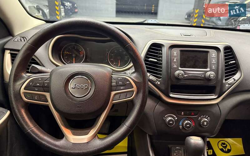 Внедорожник / Кроссовер Jeep Cherokee 2017 в Черновцах