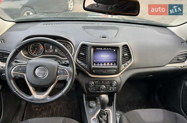 Внедорожник / Кроссовер Jeep Cherokee 2016 в 