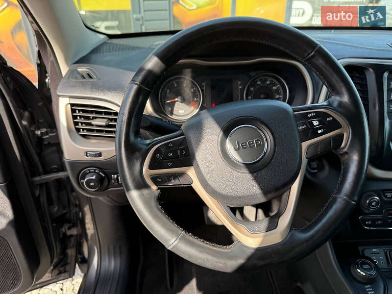 Внедорожник / Кроссовер Jeep Cherokee 2014 в Стрые