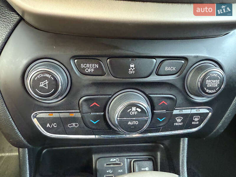 Внедорожник / Кроссовер Jeep Cherokee 2014 в Стрые