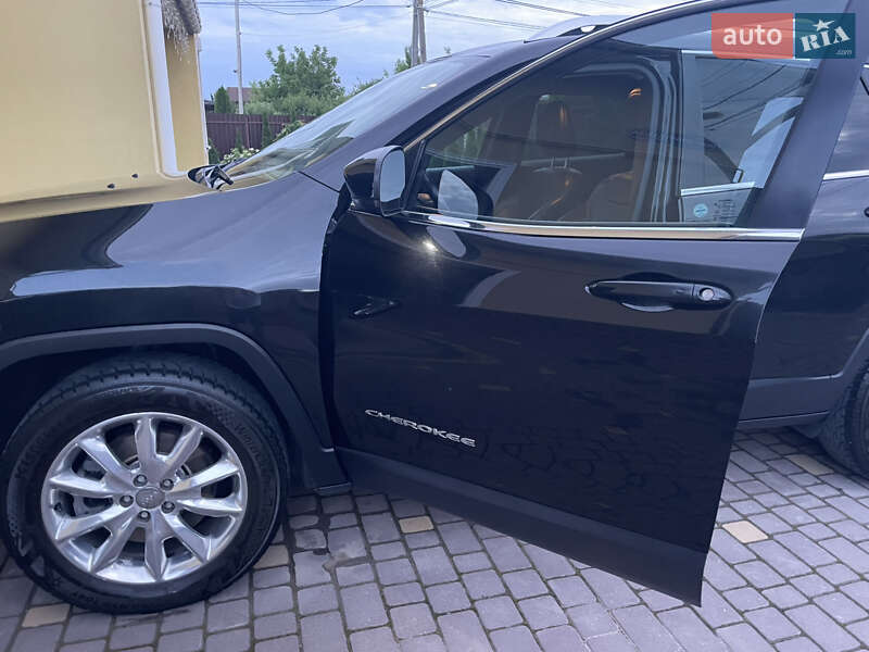 Внедорожник / Кроссовер Jeep Cherokee 2015 в Хмельницком