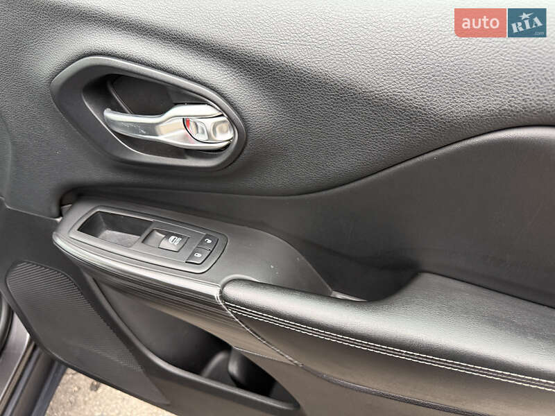 Внедорожник / Кроссовер Jeep Cherokee 2014 в Радивилове фото 42 Внедорожник / Кроссовер Jeep Cherokee 2014 в Радивилове