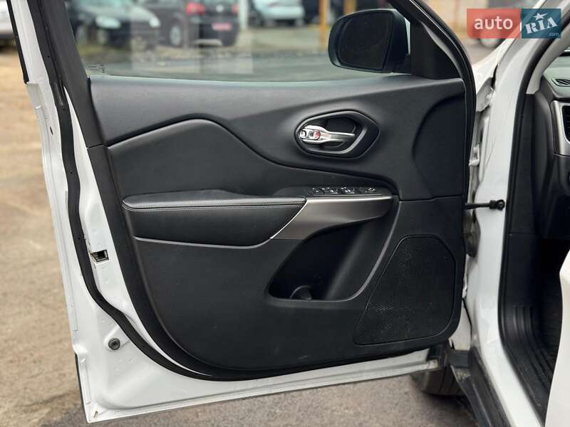 Внедорожник / Кроссовер Jeep Cherokee 2018 в Киеве фото 19 Внедорожник / Кроссовер Jeep Cherokee 2018 в Киеве