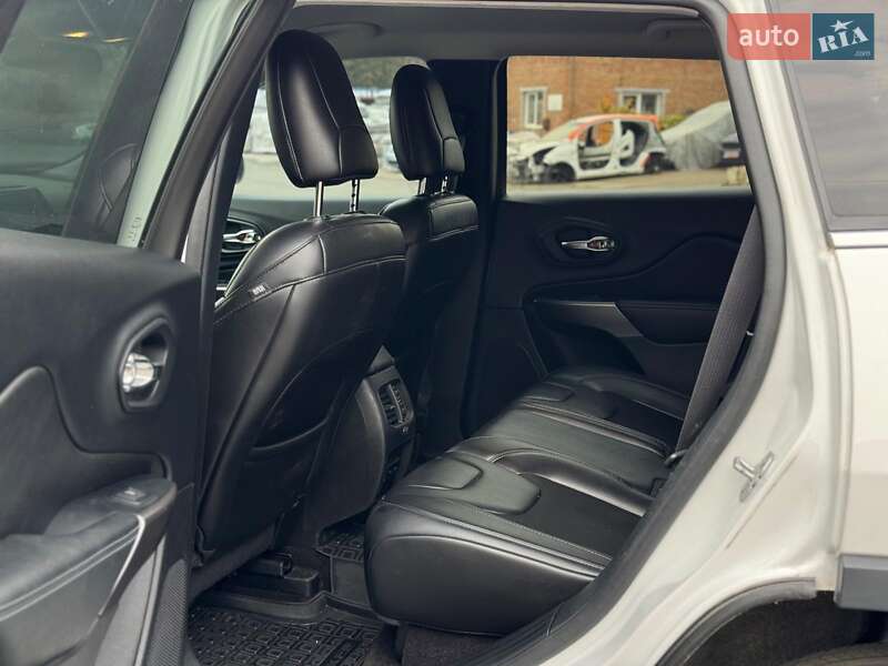 Внедорожник / Кроссовер Jeep Cherokee 2018 в Киеве фото 34 Внедорожник / Кроссовер Jeep Cherokee 2018 в Киеве