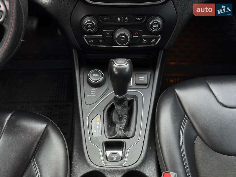 Внедорожник / Кроссовер Jeep Cherokee 2018 в Киеве фото 43 Внедорожник / Кроссовер Jeep Cherokee 2018 в Киеве