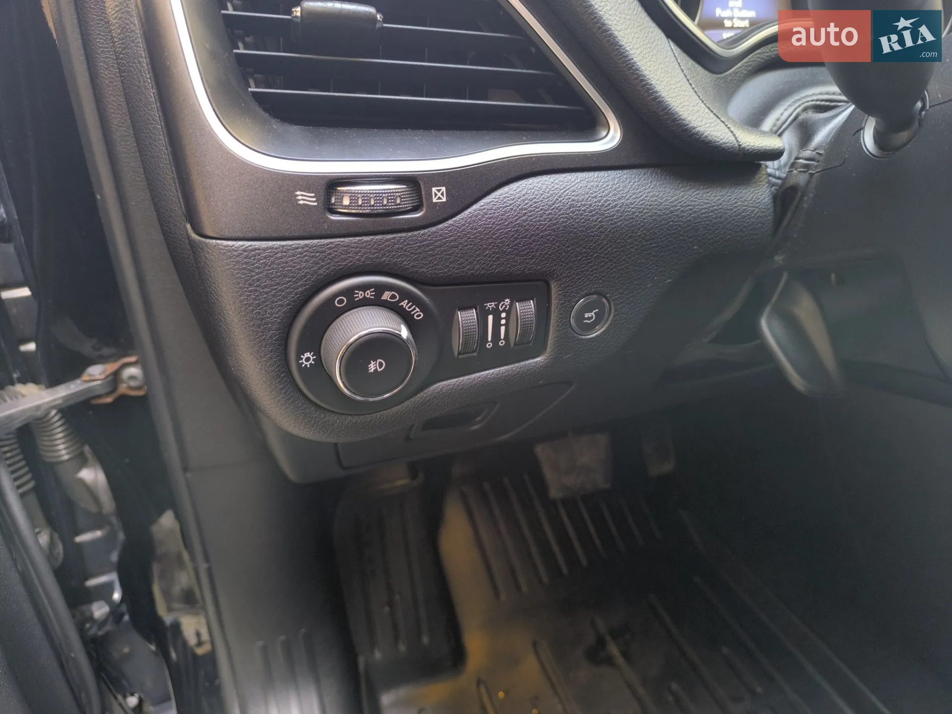 2019 Jeep Cherokee - мініатюра 11