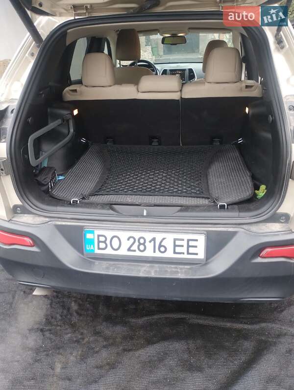 Внедорожник / Кроссовер Jeep Cherokee 2015 в Шумске