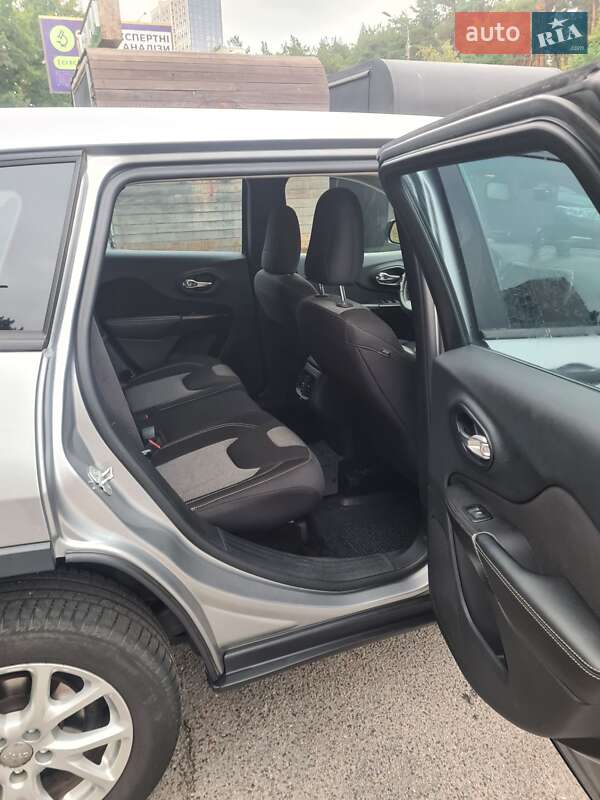 Внедорожник / Кроссовер Jeep Cherokee 2014 в Киеве фото 18 Внедорожник / Кроссовер Jeep Cherokee 2014 в Киеве