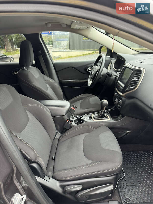 Позашляховик / Кросовер Jeep Cherokee 2016 в Любарі