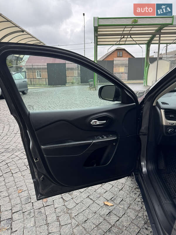 Позашляховик / Кросовер Jeep Cherokee 2016 в Любарі