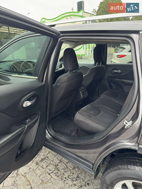 Позашляховик / Кросовер Jeep Cherokee 2016 в Любарі