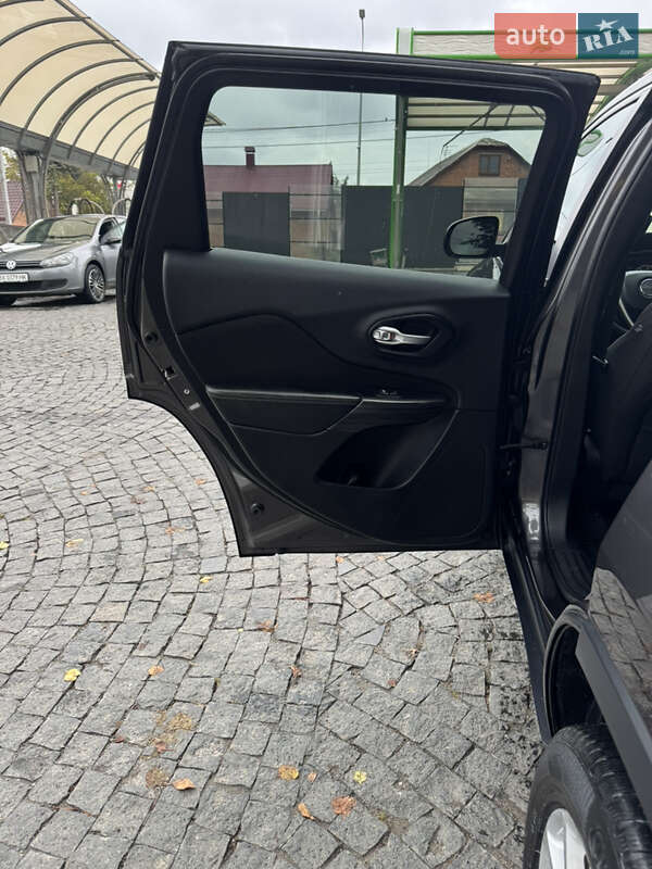 Позашляховик / Кросовер Jeep Cherokee 2016 в Любарі