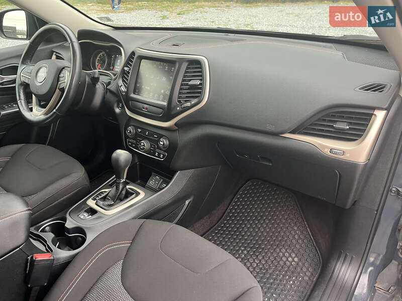 Позашляховик / Кросовер Jeep Cherokee 2016 в Львові