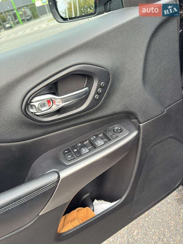 Позашляховик / Кросовер Jeep Cherokee 2020 в Кропивницькому