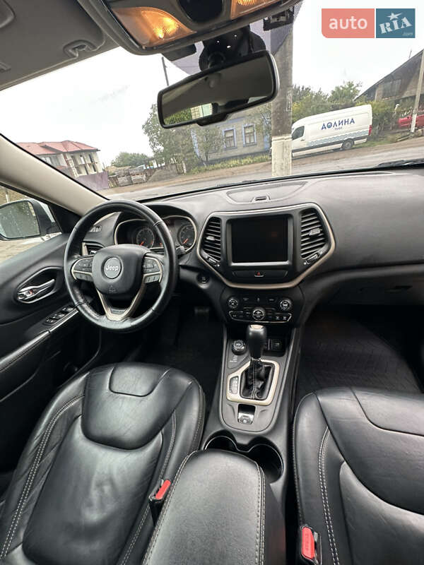 Внедорожник / Кроссовер Jeep Cherokee 2015 в Александровке