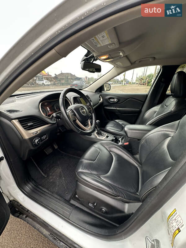 Внедорожник / Кроссовер Jeep Cherokee 2015 в Александровке