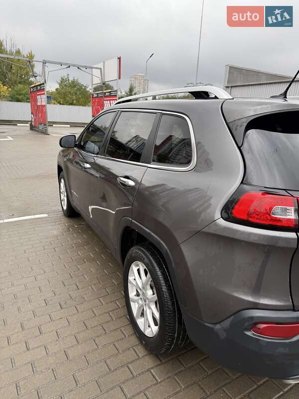 Внедорожник / Кроссовер Jeep Cherokee 2017 в Киеве