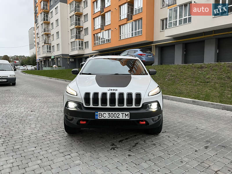 Внедорожник / Кроссовер Jeep Cherokee 2016 в Виннице