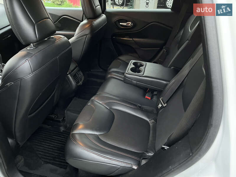 Внедорожник / Кроссовер Jeep Cherokee 2016 в Виннице
