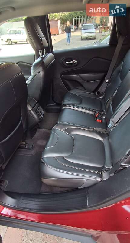 Внедорожник / Кроссовер Jeep Cherokee 2016 в Днепре