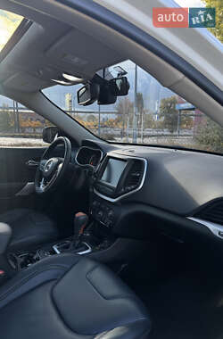 Внедорожник / Кроссовер Jeep Cherokee 2017 в 