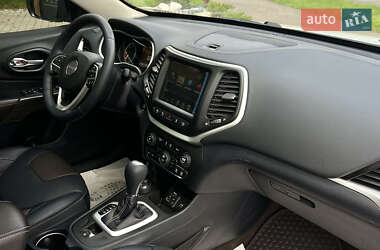 Позашляховик / Кросовер Jeep Cherokee 2016 в 