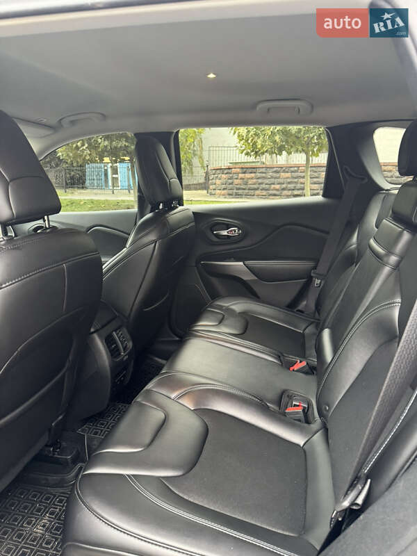 Внедорожник / Кроссовер Jeep Cherokee 2018 в Кременчуге