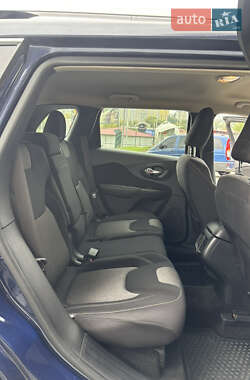 Внедорожник / Кроссовер Jeep Cherokee 2014 в 