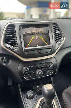 Внедорожник / Кроссовер Jeep Cherokee 2014 в 