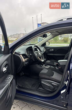 Внедорожник / Кроссовер Jeep Cherokee 2014 в 