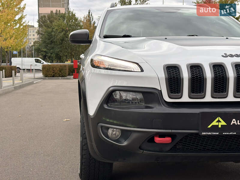 Внедорожник / Кроссовер Jeep Cherokee 2016 в Киеве