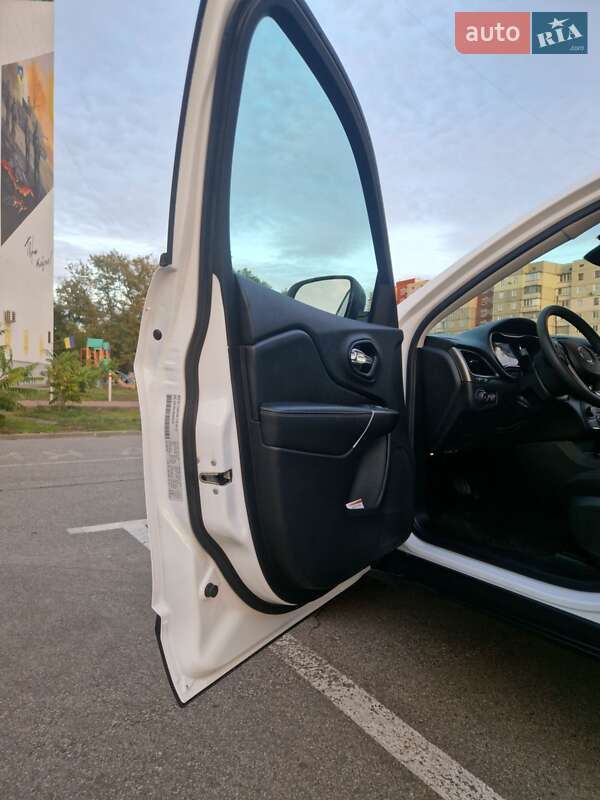 Внедорожник / Кроссовер Jeep Cherokee 2022 в Киеве