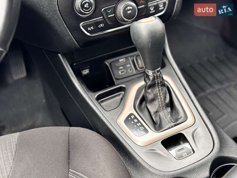 Позашляховик / Кросовер Jeep Cherokee 2015 в Івано-Франківську фото 85 Позашляховик / Кросовер Jeep Cherokee 2015 в Івано-Франківську