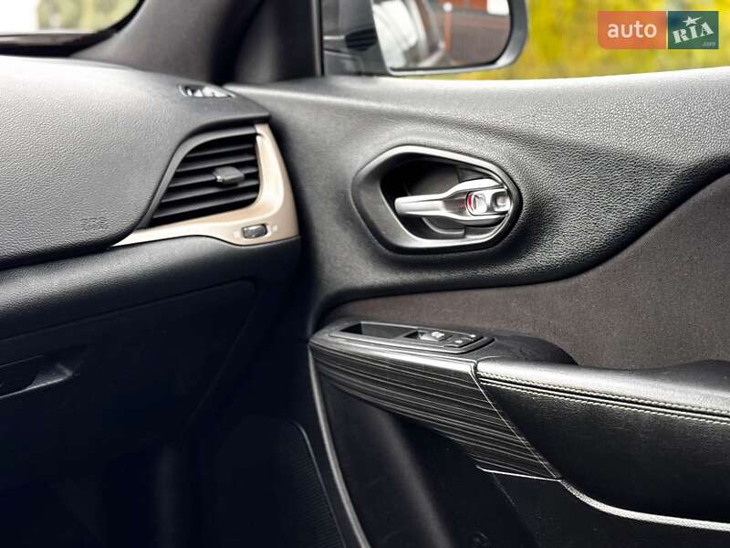 Позашляховик / Кросовер Jeep Cherokee 2015 в Івано-Франківську фото 93 Позашляховик / Кросовер Jeep Cherokee 2015 в Івано-Франківську