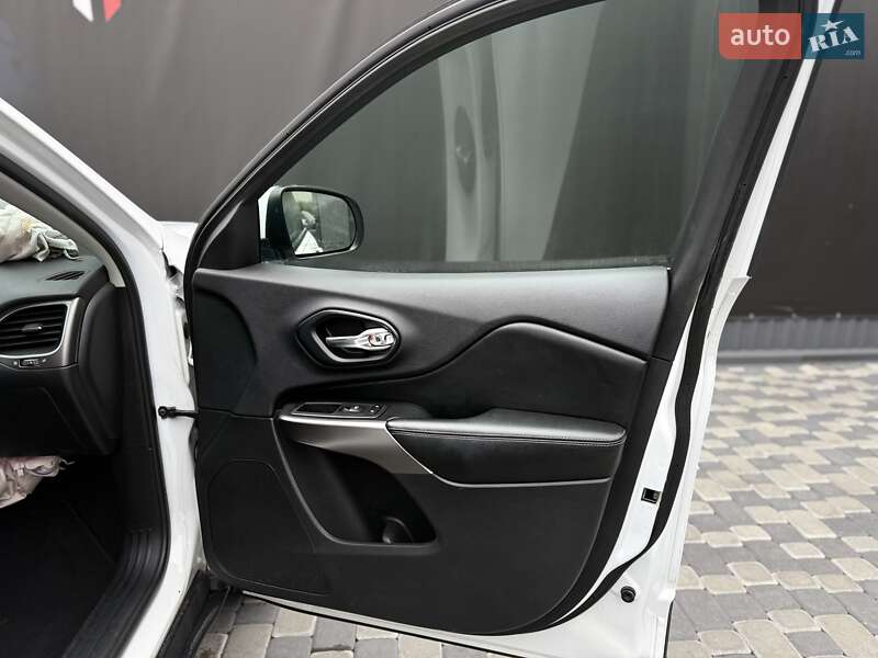 Позашляховик / Кросовер Jeep Cherokee 2019 в Львові фото 25 Позашляховик / Кросовер Jeep Cherokee 2019 в Львові