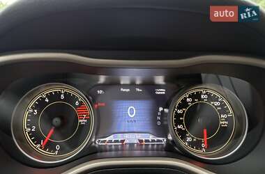 Внедорожник / Кроссовер Jeep Cherokee 2016 в 