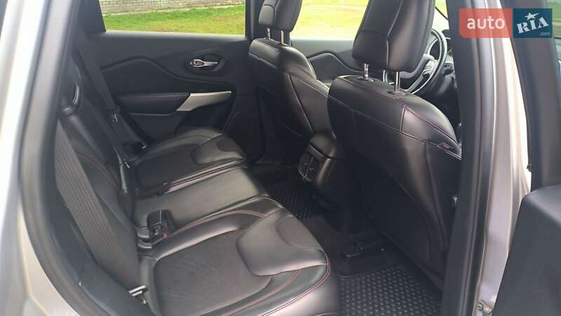 Внедорожник / Кроссовер Jeep Cherokee 2017 в Смеле фото 15 Внедорожник / Кроссовер Jeep Cherokee 2017 в Смеле