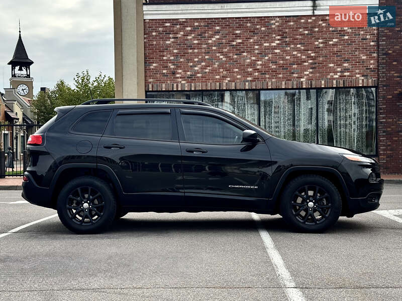 Внедорожник / Кроссовер Jeep Cherokee 2016 в Киеве
