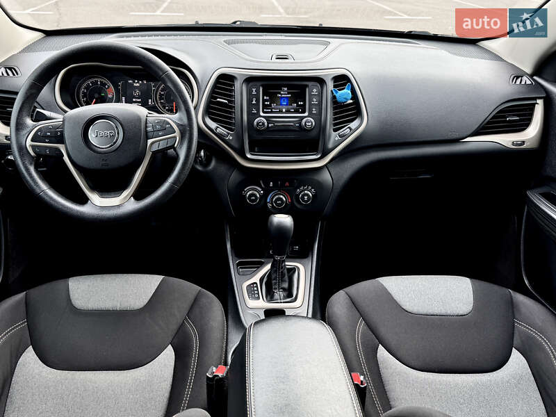 Внедорожник / Кроссовер Jeep Cherokee 2016 в Киеве