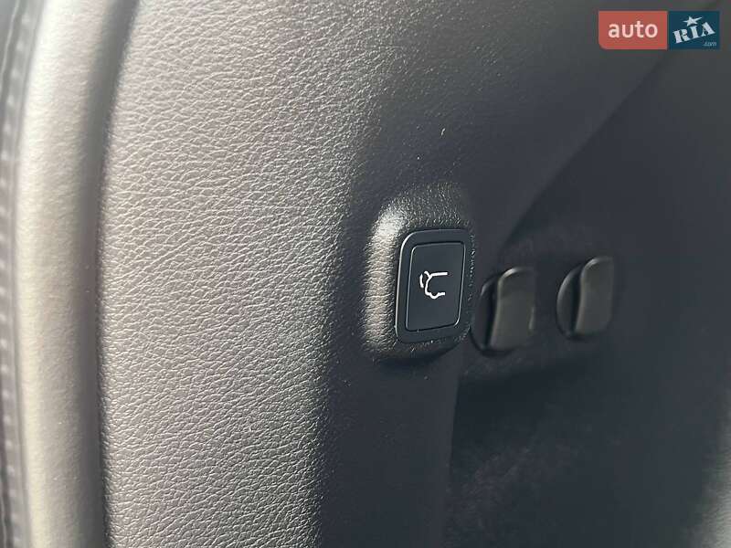 Внедорожник / Кроссовер Jeep Cherokee 2020 в Киеве
