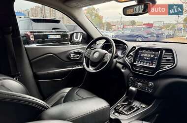 Внедорожник / Кроссовер Jeep Cherokee 2018 в 