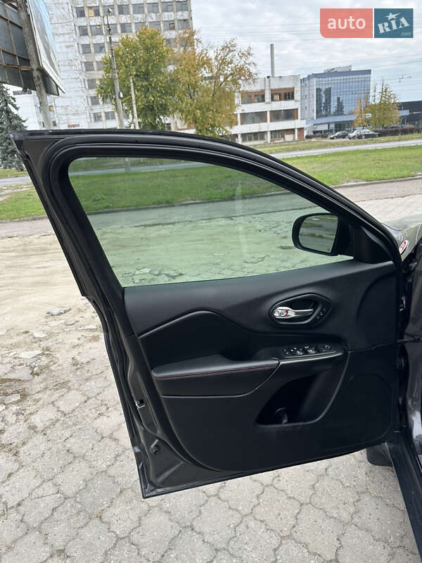 Внедорожник / Кроссовер Jeep Cherokee 2019 в Черкассах