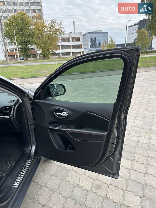 Внедорожник / Кроссовер Jeep Cherokee 2019 в Черкассах