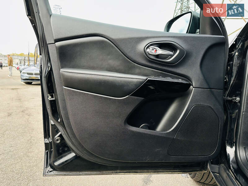 Позашляховик / Кросовер Jeep Cherokee 2020 в Харкові фото 16 Позашляховик / Кросовер Jeep Cherokee 2020 в Харкові